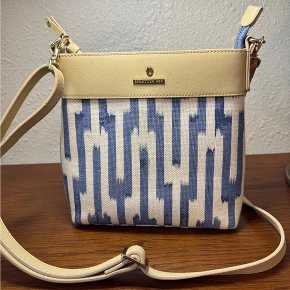 Spartina 449 Tan and Blue Patterned Crossbody Bag Purse NEW - Picture 1 of 14